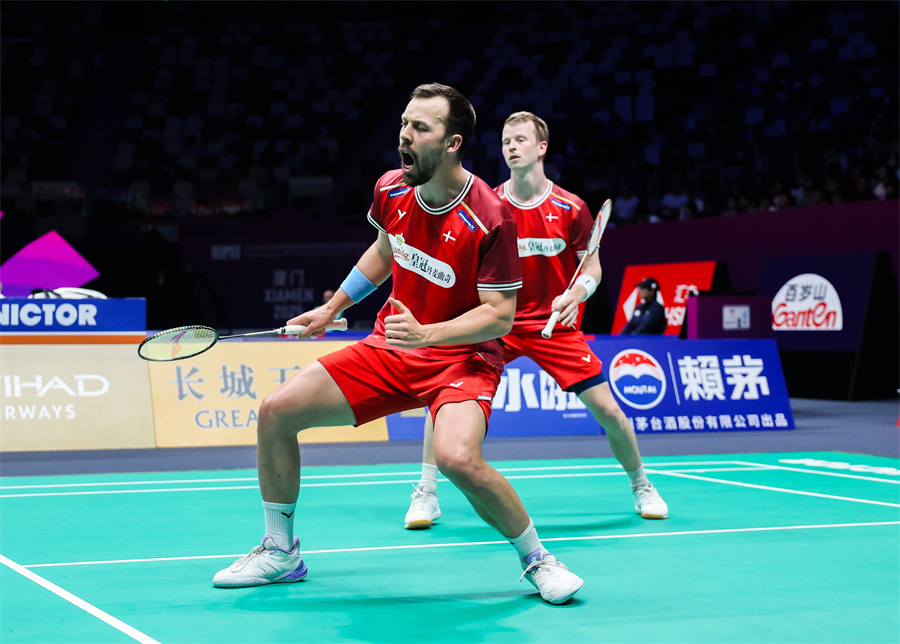 现出作为公 现出作为公