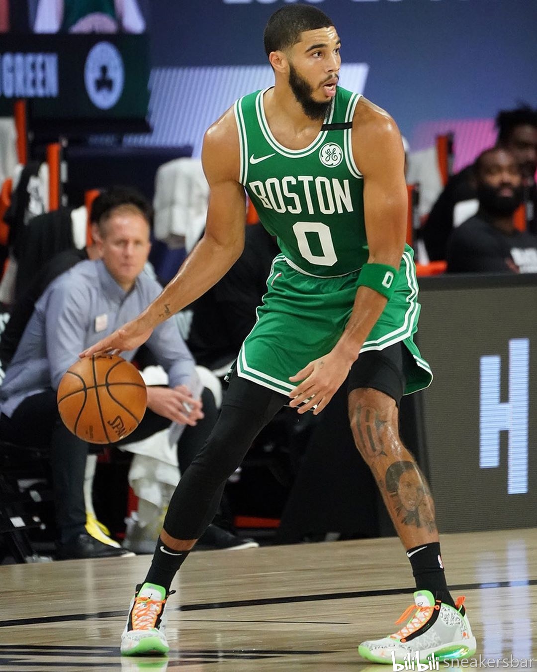 新老对决首 新老对决首